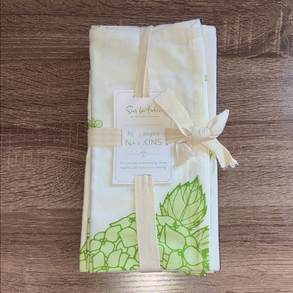 NWT Sur La Table Green Hydrangeas Set of 4 Napkins